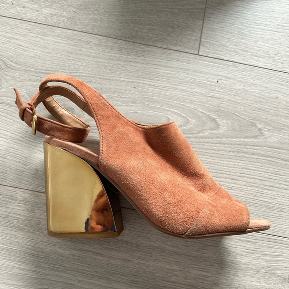 💚💚Closet Clearout💚💚 Aldo Women's Brown Suede Heels - Picture 4 of 8